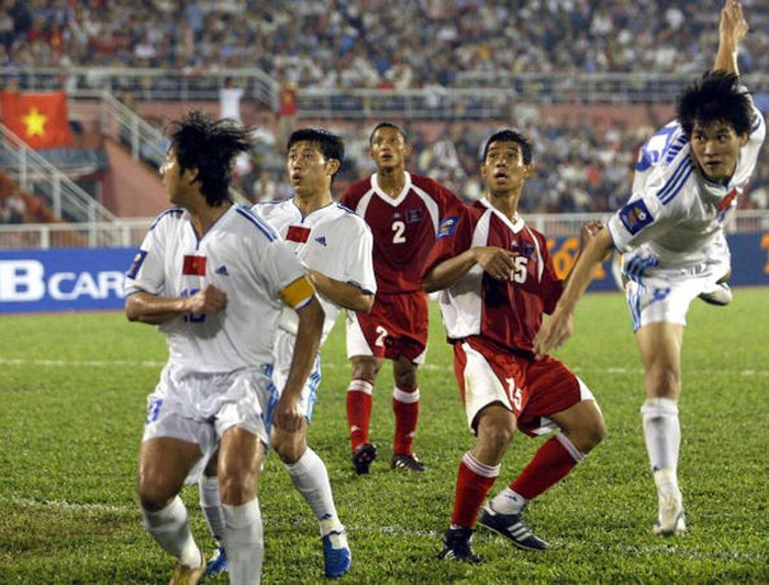 Tiger Cup 2004 là giải đấu tồi tệ của bóng đá Việt Nam dù với tư cách chủ nhà, tuyển Việt Nam đã đánh bại Campuchia tới 9-1, riêng Công Vinh lập hat-trick (cùng Thạch Bảo Khanh).